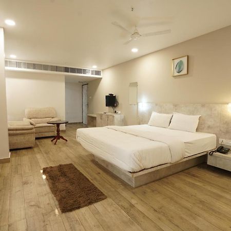 Nizamabad Hotel Trp Bliss מראה חיצוני תמונה