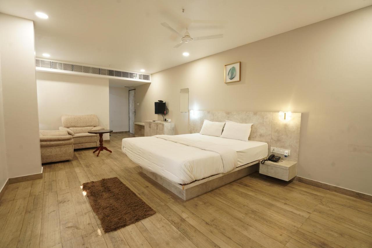 Nizamabad Hotel Trp Bliss מראה חיצוני תמונה
