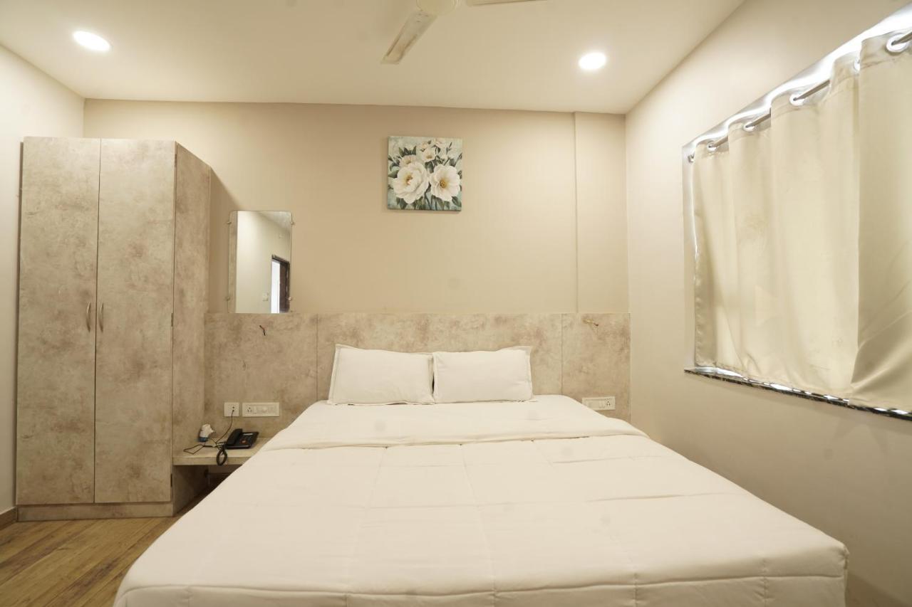 Nizamabad Hotel Trp Bliss מראה חיצוני תמונה