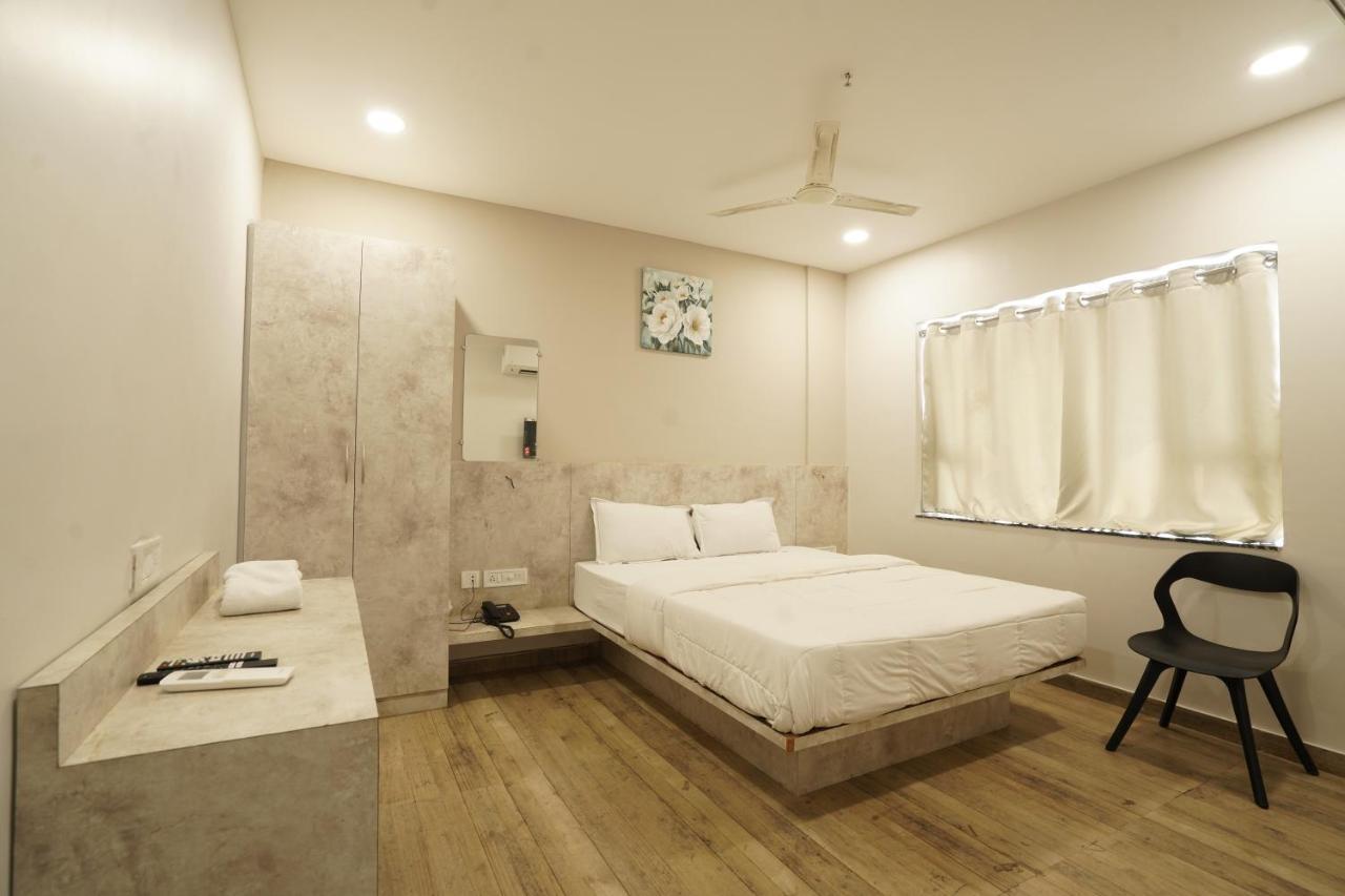 Nizamabad Hotel Trp Bliss מראה חיצוני תמונה