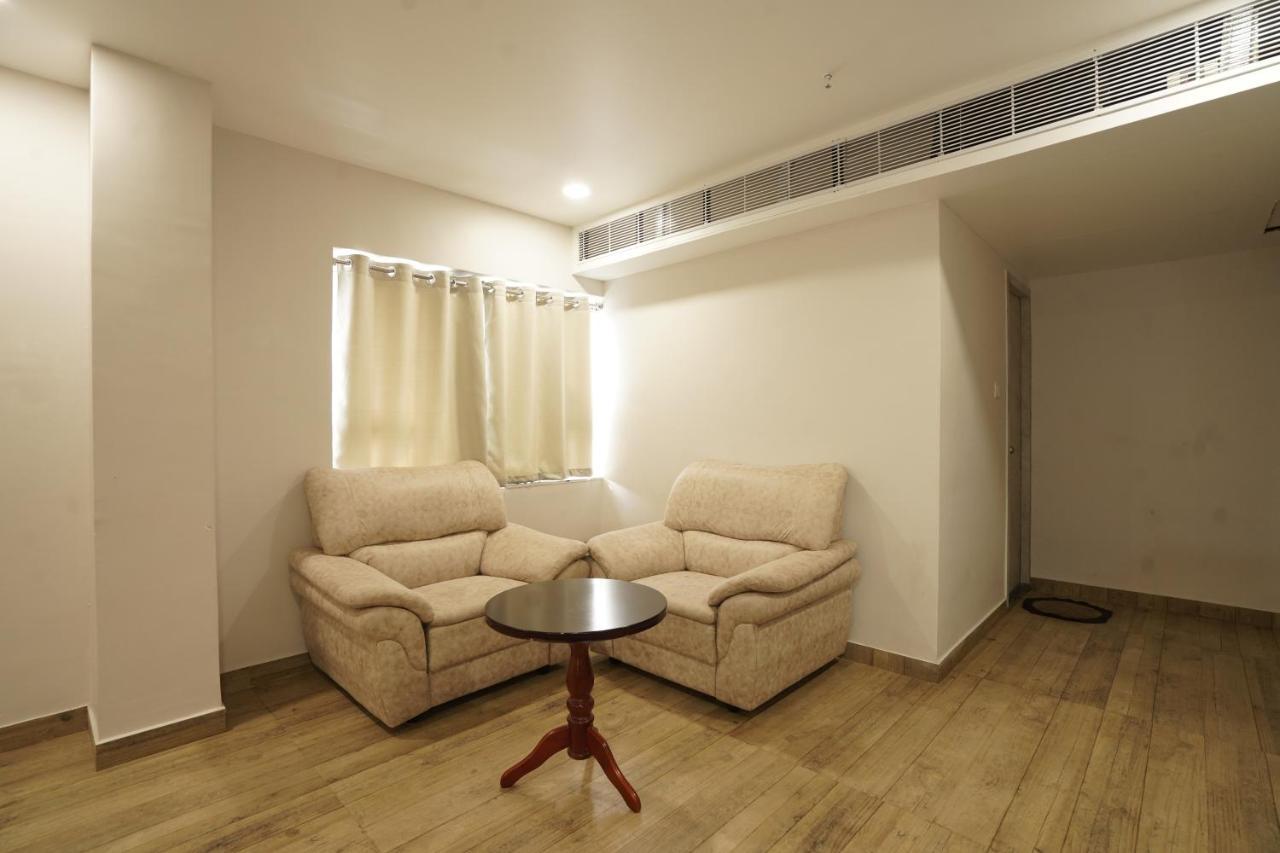 Nizamabad Hotel Trp Bliss מראה חיצוני תמונה