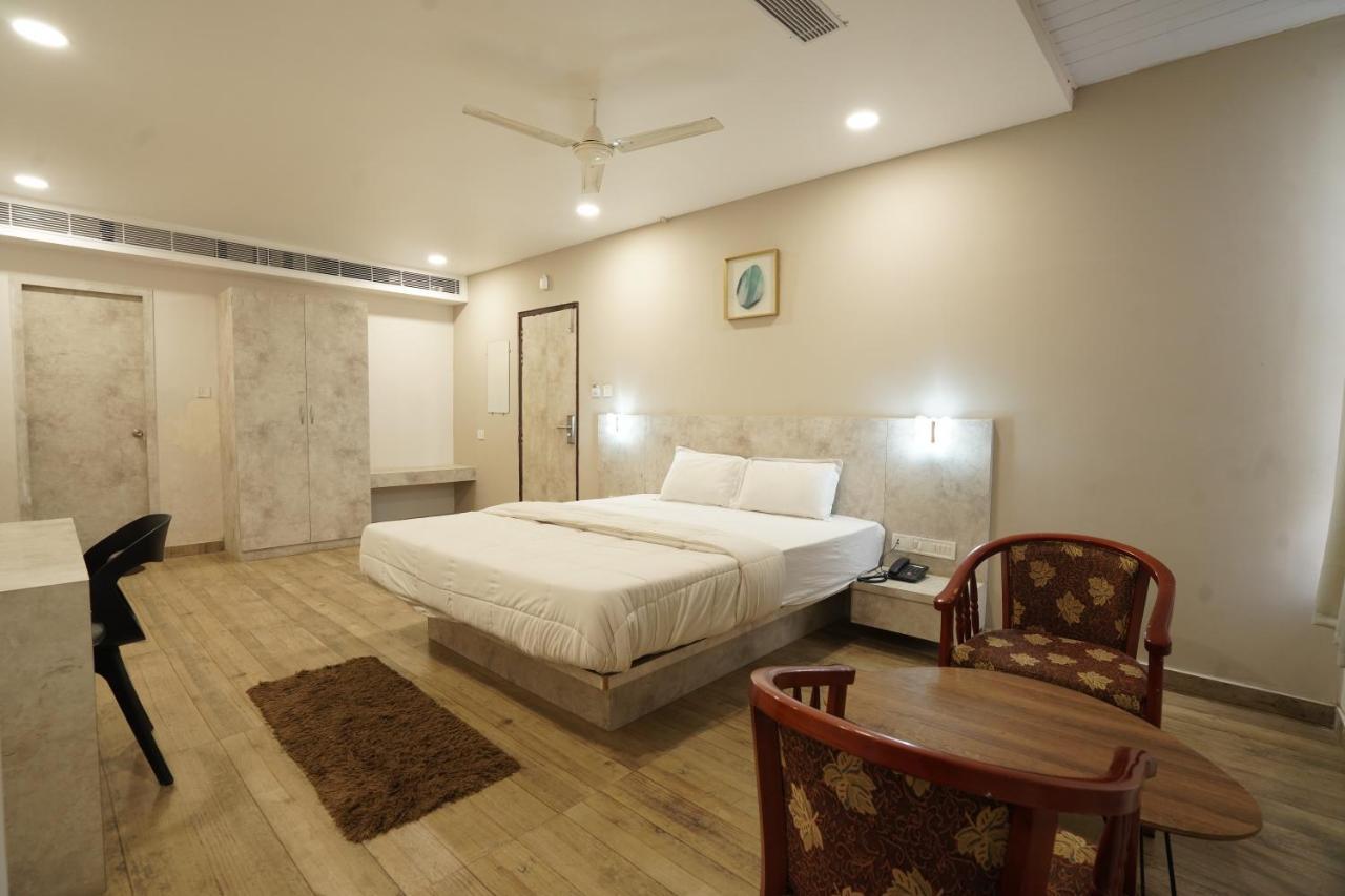 Nizamabad Hotel Trp Bliss מראה חיצוני תמונה