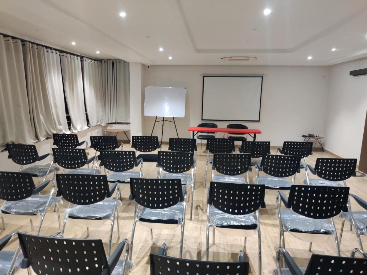 Nizamabad Hotel Trp Bliss מראה חיצוני תמונה