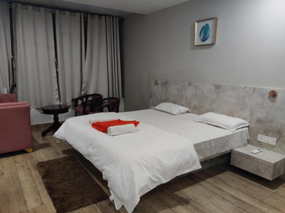 Nizamabad Hotel Trp Bliss מראה חיצוני תמונה